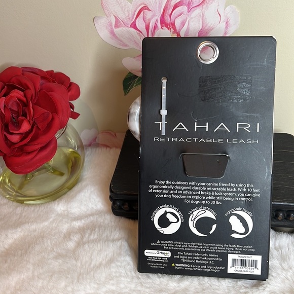 Tahari Retractable Leash NWT - Picture 3 of 3